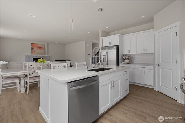 2120 SW Putnam Drive, Oak Harbor, WA 98277