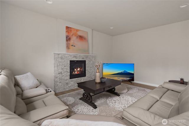 2120 SW Putnam Drive, Oak Harbor, WA 98277