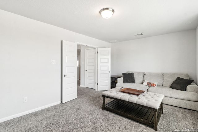 4902 Oxbow Bend, St Hedwig, TX 78152