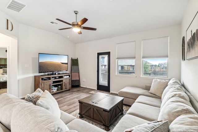4902 Oxbow Bend, St Hedwig, TX 78152