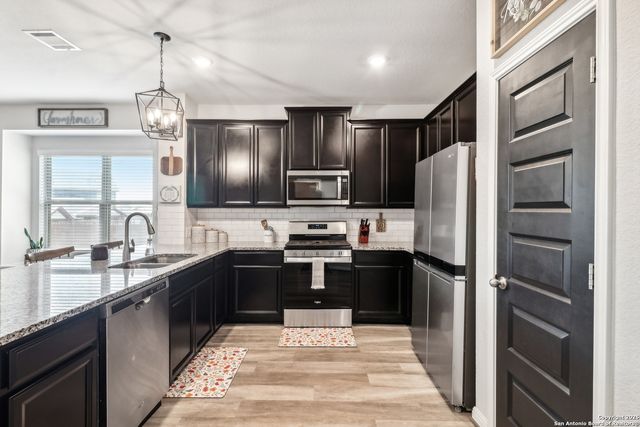 4902 Oxbow Bend, St Hedwig, TX 78152