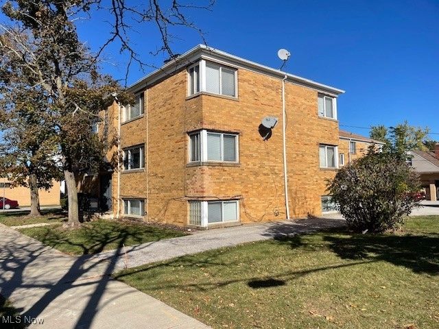 5939 Ridge Road, Parma, OH 44129