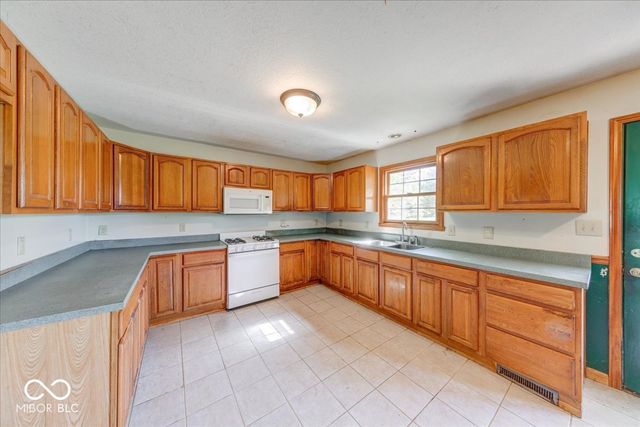 813 S 400 W, Bargersville, IN 46106