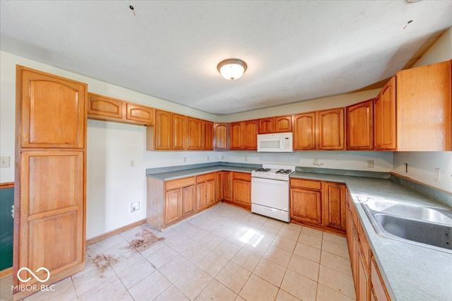 813 S 400 W, Bargersville, IN 46106