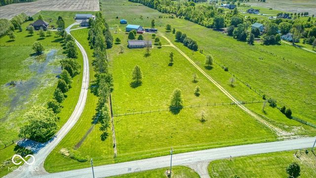 813 S 400 W, Bargersville, IN 46106
