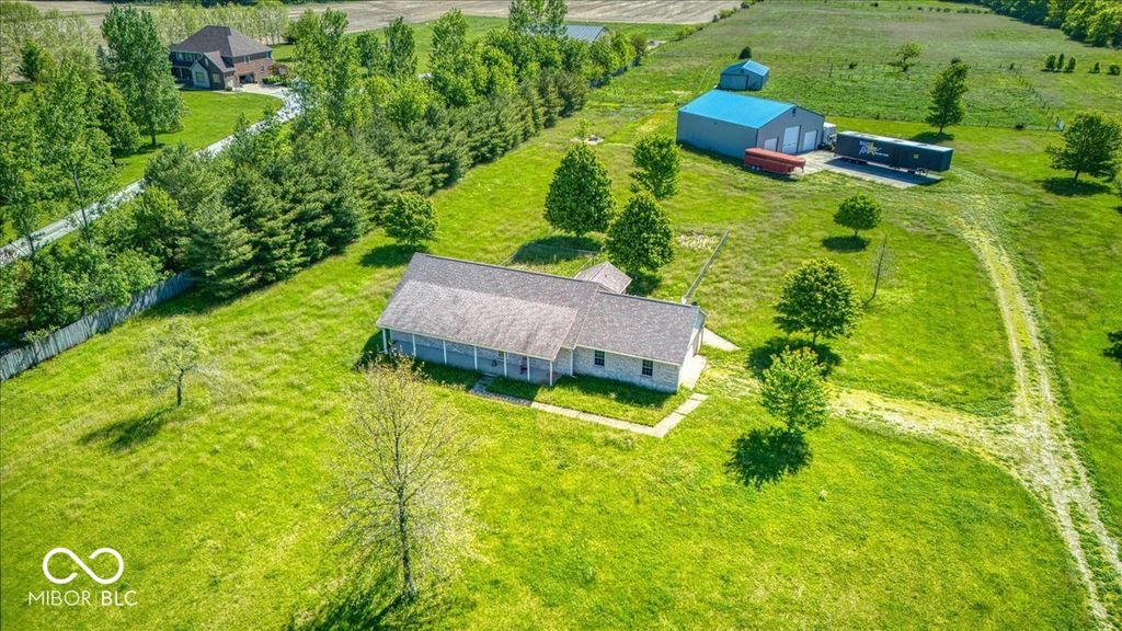 813 S 400 W, Bargersville, IN 46106