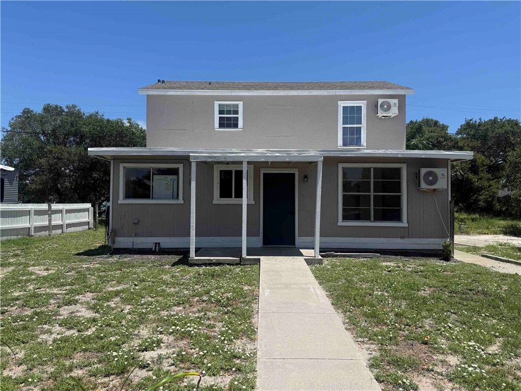 215 S 11th St, Aransas Pass, TX 78336 — exterior
