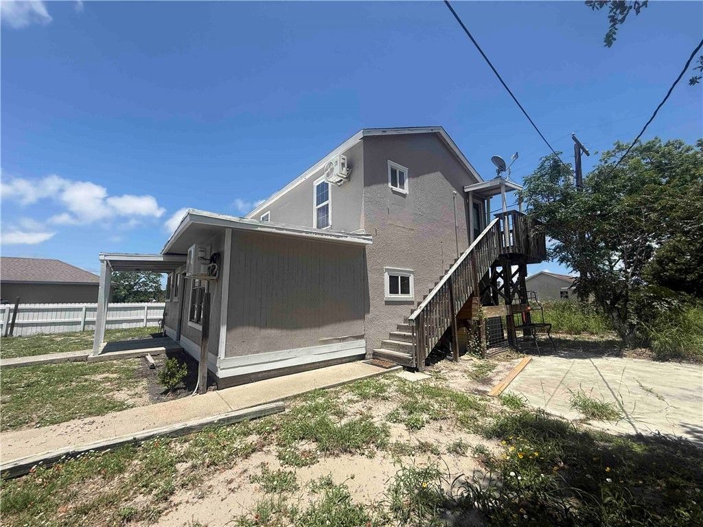 215 S 11th St, Aransas Pass, TX 78336 — photo 2