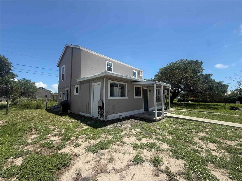 215 S 11th St, Aransas Pass, TX 78336 — photo 3