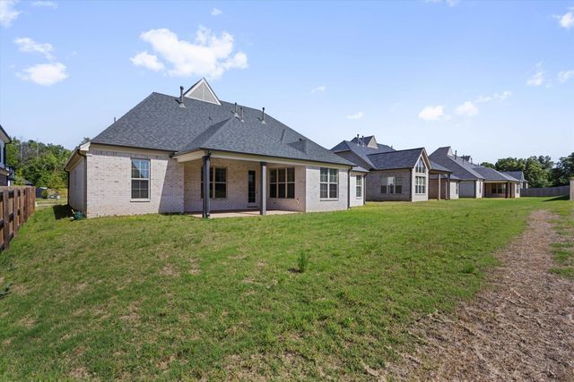 5143 LAWRENCEBURG LN, Lakeland, TN 38002