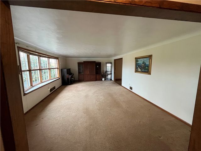 22 Korpar Ln, West Newton, PA 15089