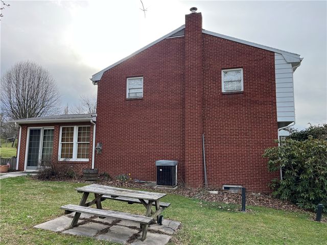 22 Korpar Ln, West Newton, PA 15089