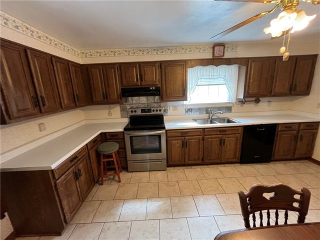 22 Korpar Ln, West Newton, PA 15089