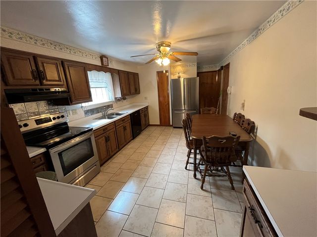 22 Korpar Ln, West Newton, PA 15089