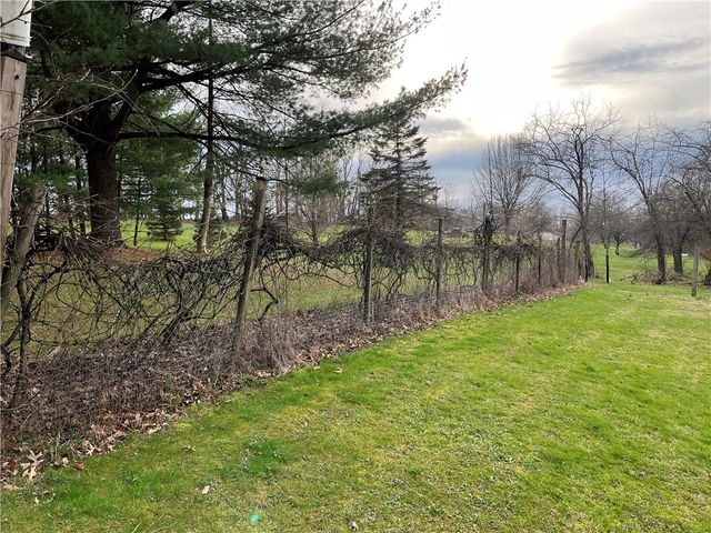 22 Korpar Ln, West Newton, PA 15089