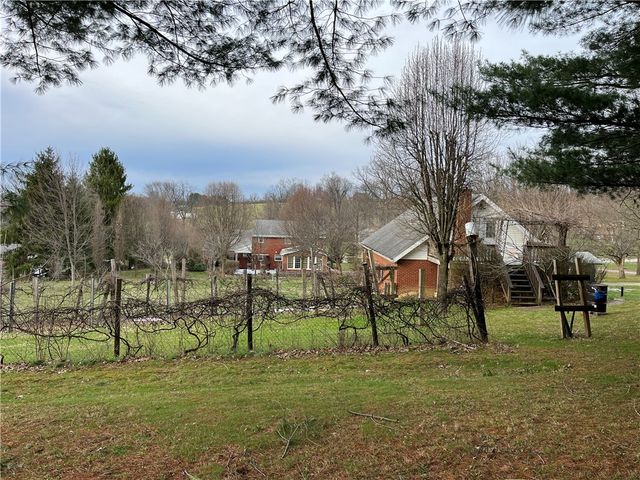 22 Korpar Ln, West Newton, PA 15089