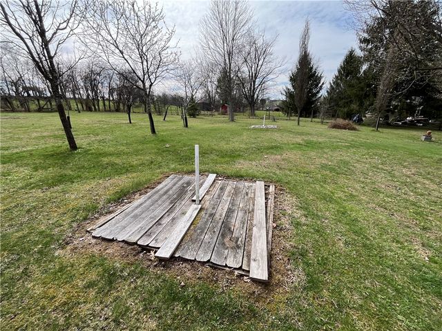 22 Korpar Ln, West Newton, PA 15089