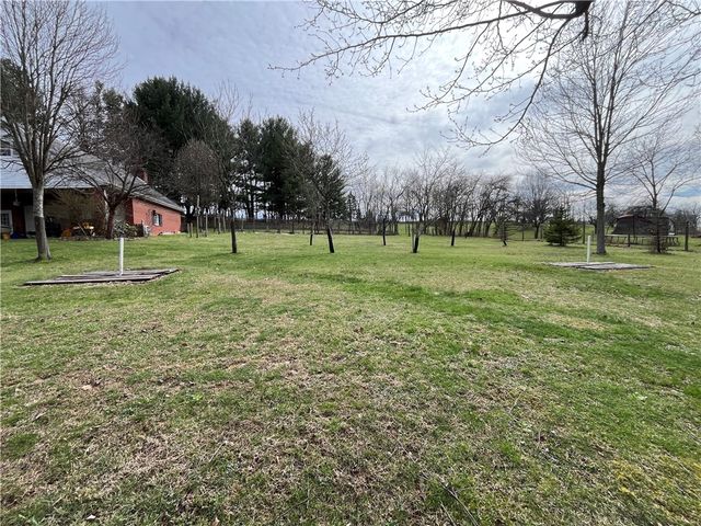 22 Korpar Ln, West Newton, PA 15089