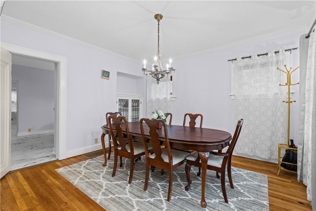 1355 Washington Rd, Mt Lebanon, PA 15228