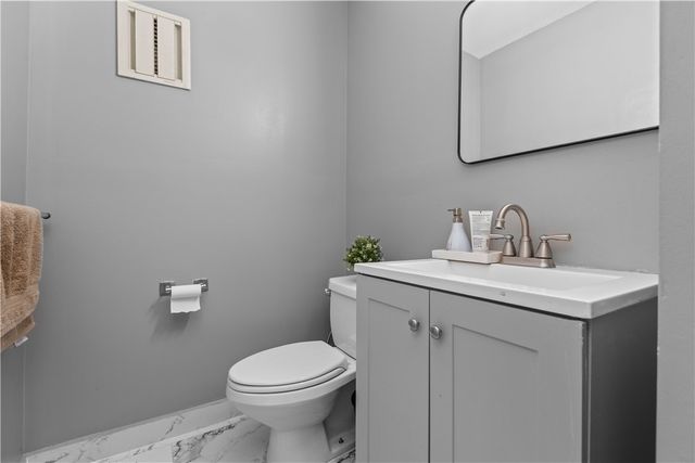 1355 Washington Rd, Mt Lebanon, PA 15228