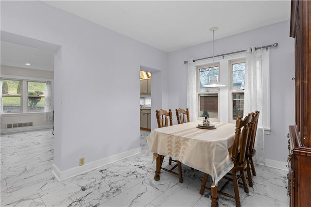 1355 Washington Rd, Mt Lebanon, PA 15228