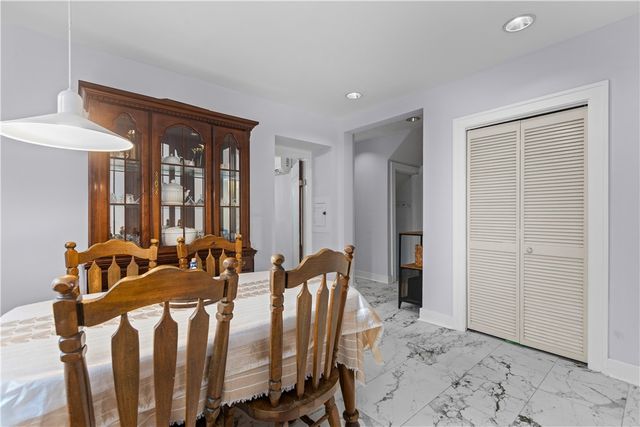 1355 Washington Rd, Mt Lebanon, PA 15228