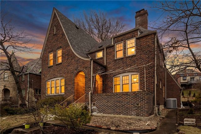 1355 Washington Rd, Mt Lebanon, PA 15228