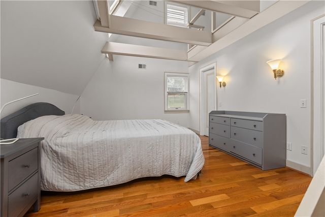 1355 Washington Rd, Mt Lebanon, PA 15228