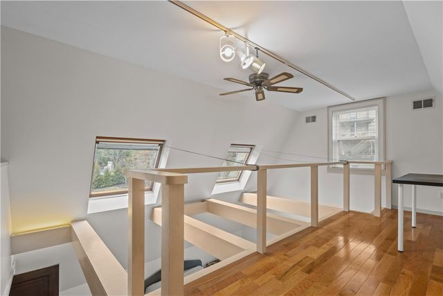 1355 Washington Rd, Mt Lebanon, PA 15228