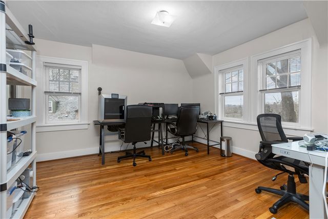 1355 Washington Rd, Mt Lebanon, PA 15228