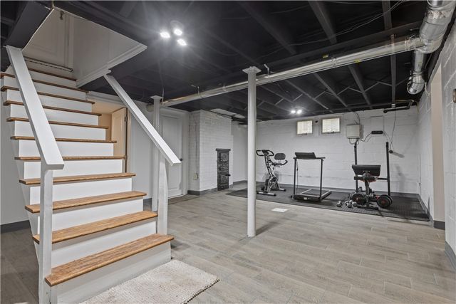 1355 Washington Rd, Mt Lebanon, PA 15228