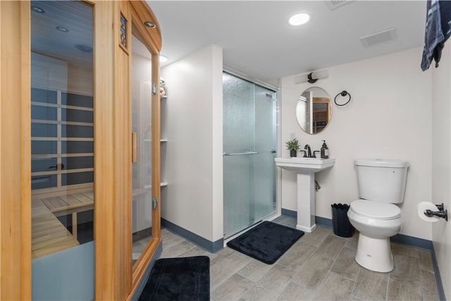 1355 Washington Rd, Mt Lebanon, PA 15228