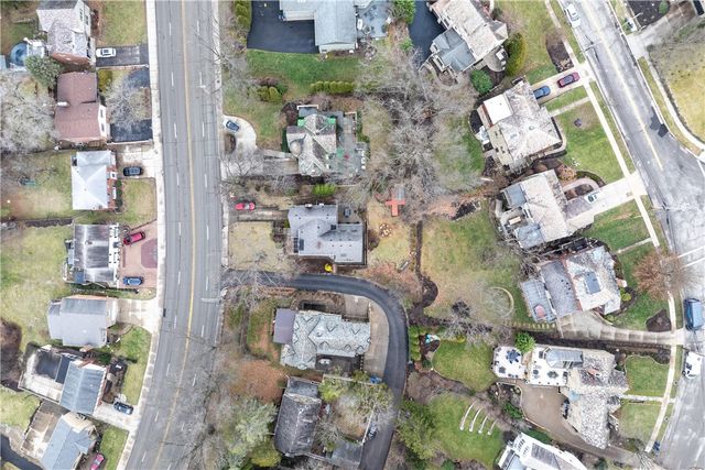 1355 Washington Rd, Mt Lebanon, PA 15228