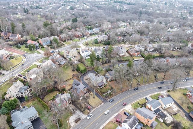 1355 Washington Rd, Mt Lebanon, PA 15228