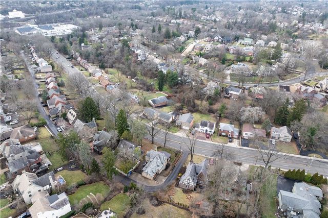 1355 Washington Rd, Mt Lebanon, PA 15228