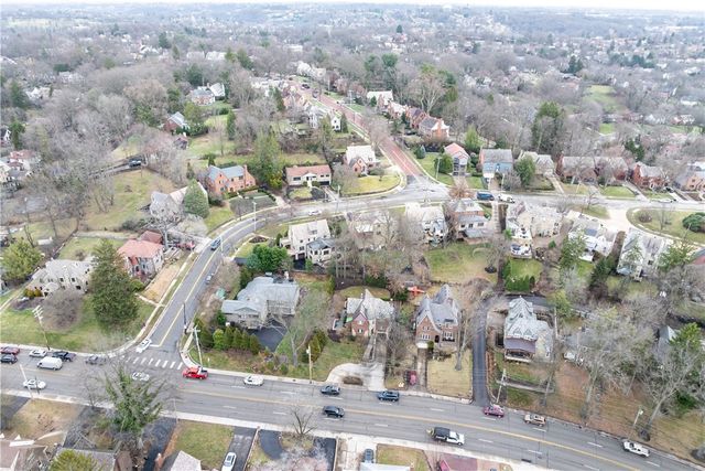 1355 Washington Rd, Mt Lebanon, PA 15228