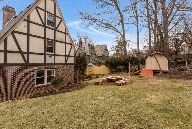 1355 Washington Rd, Mt Lebanon, PA 15228