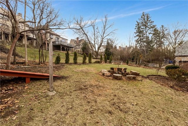 1355 Washington Rd, Mt Lebanon, PA 15228