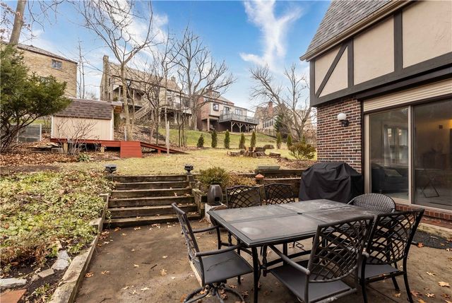 1355 Washington Rd, Mt Lebanon, PA 15228