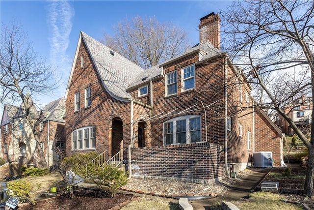 1355 Washington Rd, Mt Lebanon, PA 15228