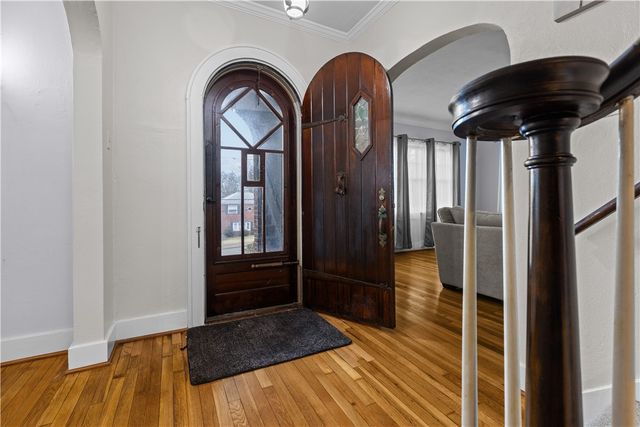 1355 Washington Rd, Mt Lebanon, PA 15228