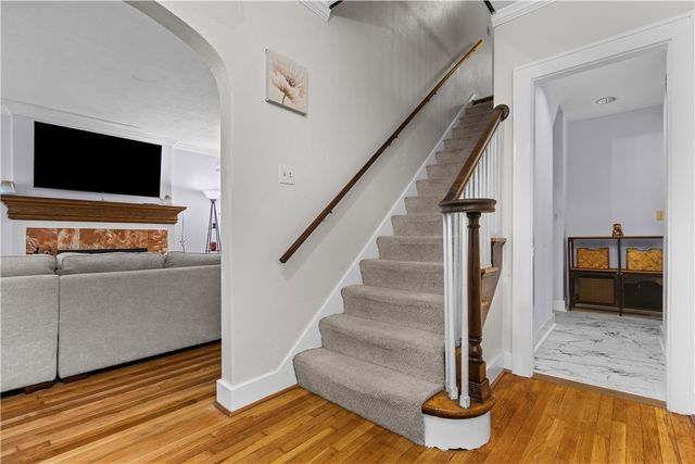 1355 Washington Rd, Mt Lebanon, PA 15228