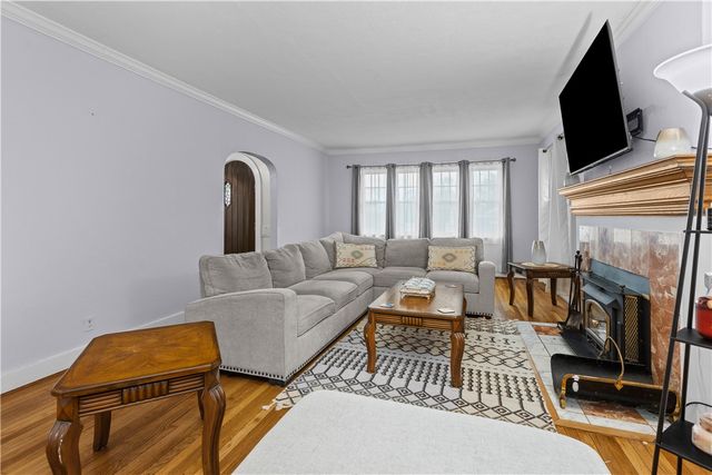 1355 Washington Rd, Mt Lebanon, PA 15228