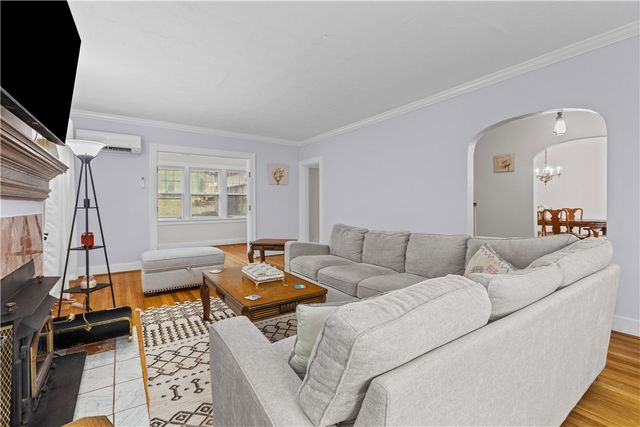 1355 Washington Rd, Mt Lebanon, PA 15228