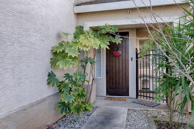 5215 Fawn Crossing Way, Antelope, CA 95843