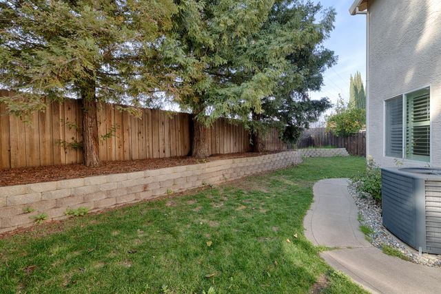 5215 Fawn Crossing Way, Antelope, CA 95843