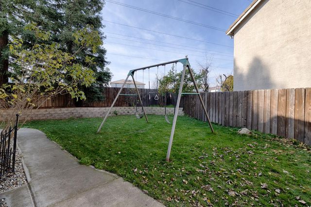 5215 Fawn Crossing Way, Antelope, CA 95843