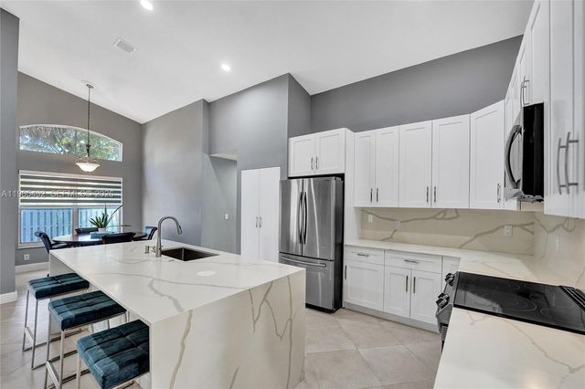 1553 SW 191st Ave, Pembroke Pines, FL 33029