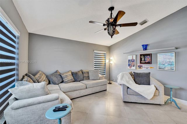 1553 SW 191st Ave, Pembroke Pines, FL 33029