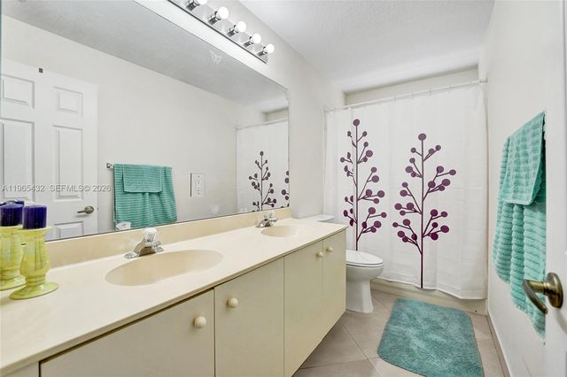 1553 SW 191st Ave, Pembroke Pines, FL 33029